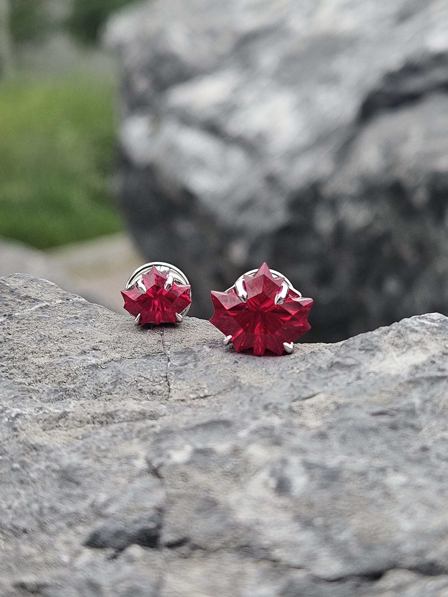 Rubie Lapel Pin Maple Leaf Shaped